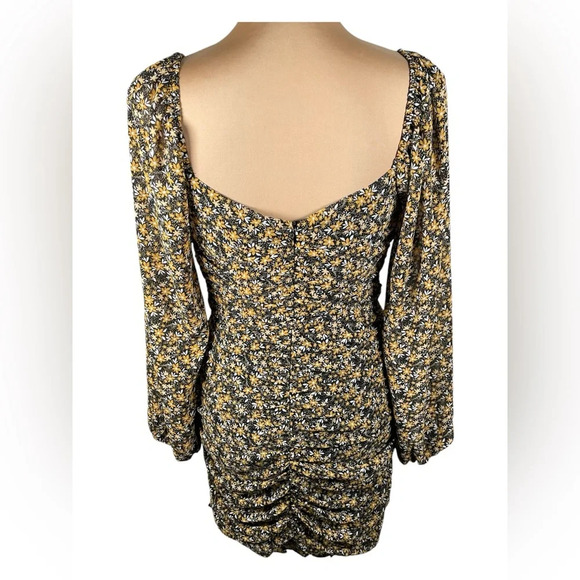 Lush‎ Black Ruched Sheath Mini Dress Size Small Yellow
Sweetheart Ruffle NEW - Picture 7 of 16